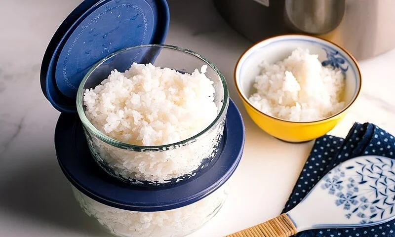 Ăn cơm để tủ lạnh lâu ngày, người đàn ông suy đa tạng