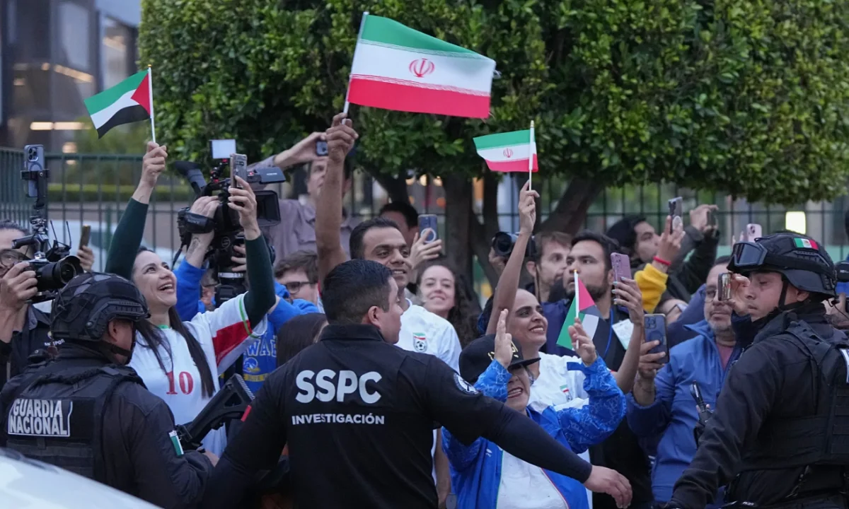 FIFA tước quyền mua vé World Cup 2026 của người hâm mộ Iran