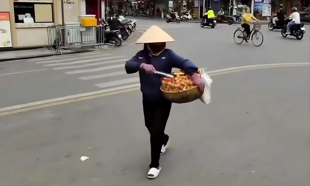 Xử phạt trường hợp bán 10 chiếc bánh rán với giá 430.000 đồng cho du khách nước ngoài