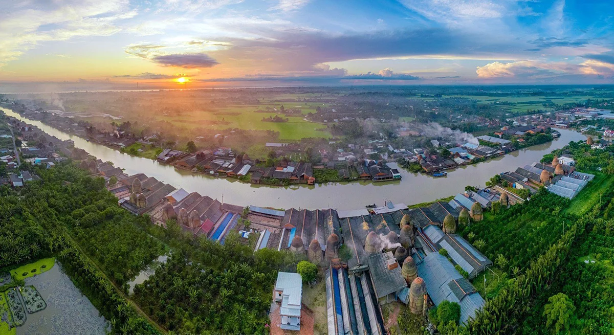 Làng gốm đỏ trăm năm tuổi tại Vĩnh Long đứng trước nguy cơ ngưng hoạt động do cạn kiệt nguồn đất sét