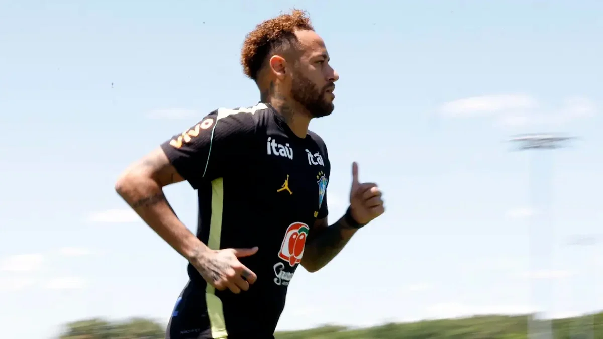Neymar tái xuất trên sân tập của tuyển Brazil