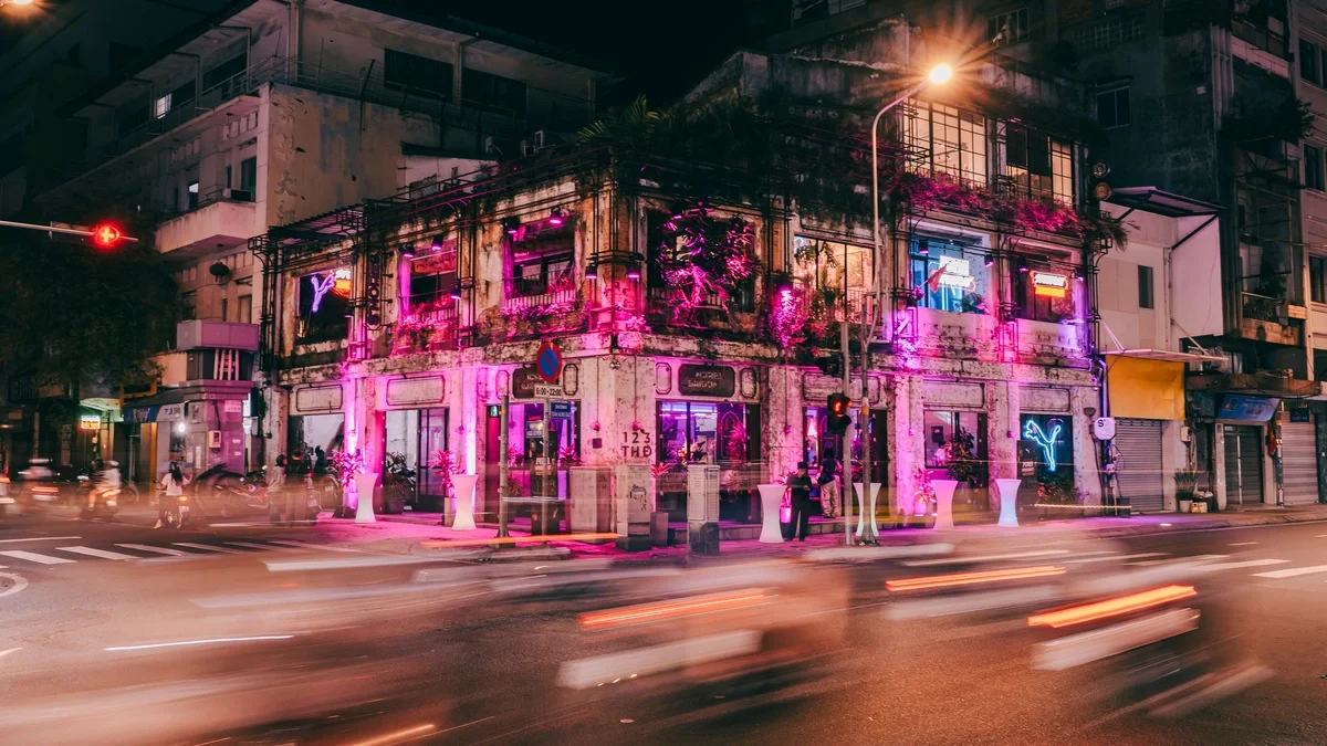 Quán cà phê cổ hơn nửa thế kỷ hóa điểm hẹn sáng tạo giữa lòng Chợ Lớn