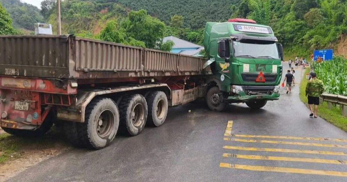 Người vợ thiệt mạng, chồng và con bị thương nặng sau cú va chạm với xe đầu kéo
