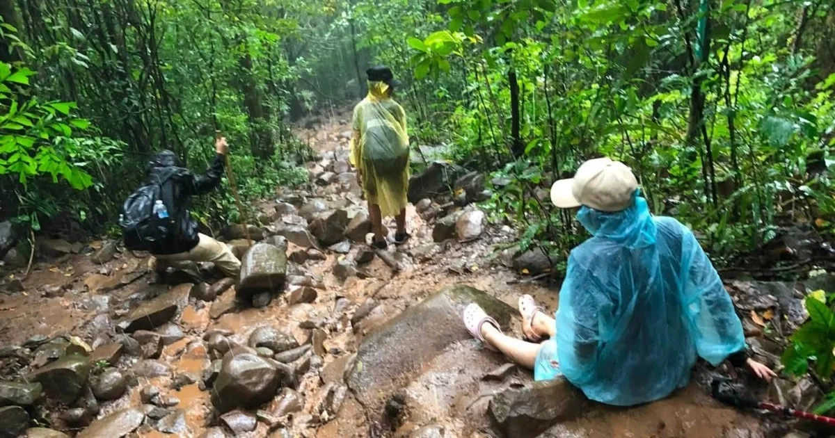 Cảnh báo khẩn tại núi Bà Đen, Tây Ninh: Nguy cơ đá lăn và sạt lở đe dọa du khách