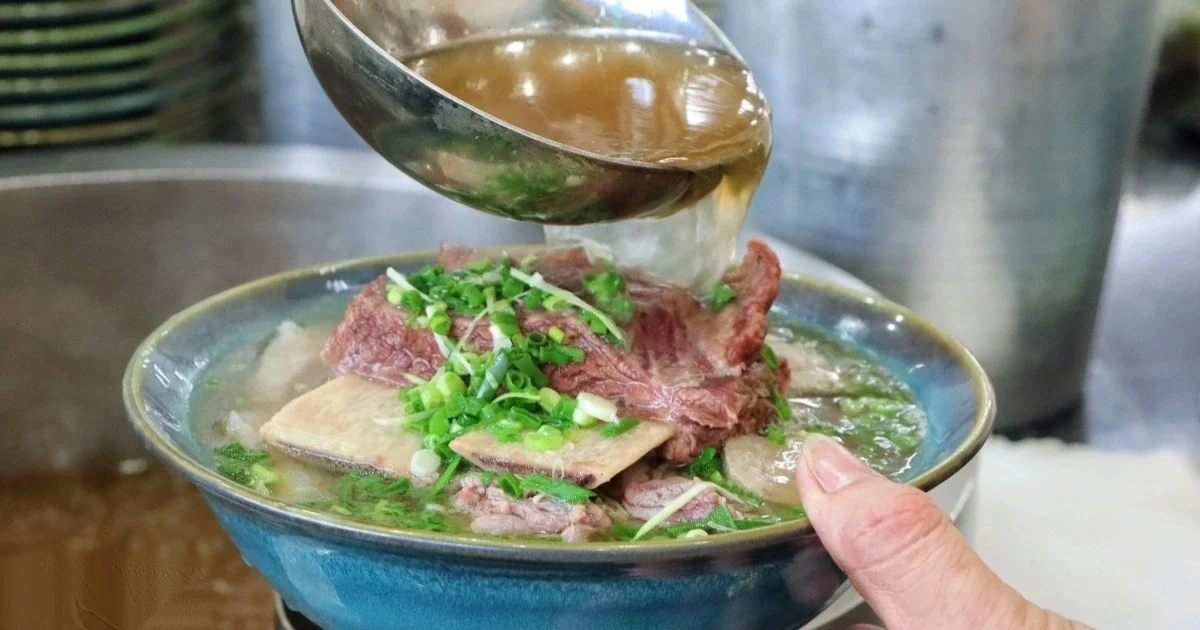 Nhiên liệu trượt mốc 20.000 đồng, vì sao giá ẩm thực bình dân vẫn đứng im?
