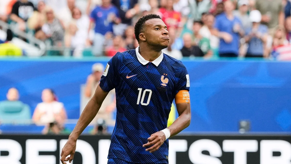 Kylian Mbappe vượt qua cột mốc săn bàn của Messi tại đấu trường World Cup