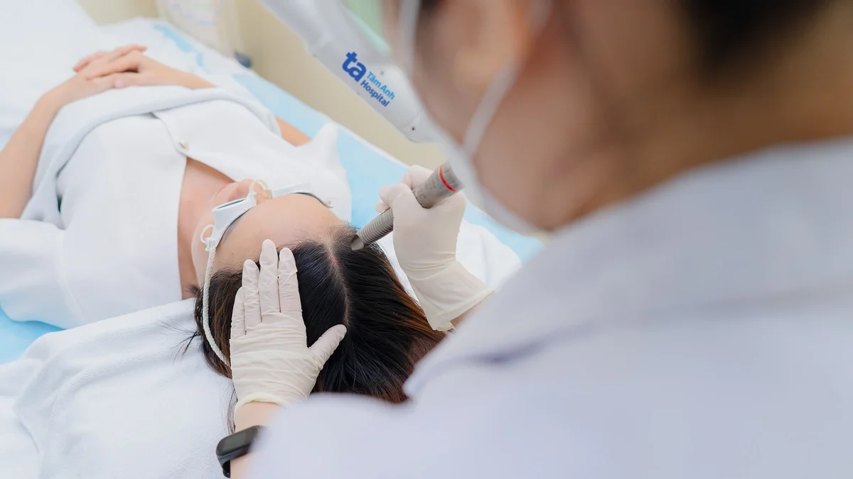Phương pháp khắc phục tình trạng rụng tóc vùng trán sâu vào trong