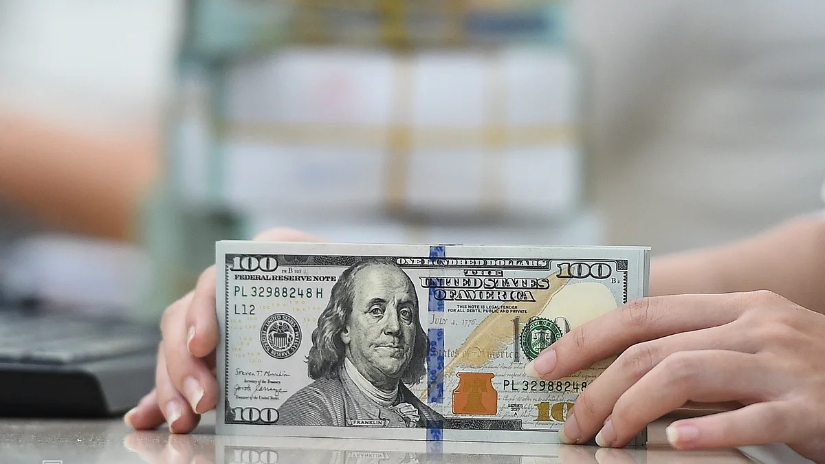 Nguyên nhân giá USD tại các nhà băng và thị trường tự do biến động trái ngược