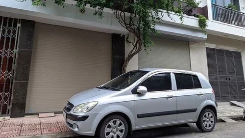 Bất an và bất lực trước tình trạng xe hơi đậu choán lối vào