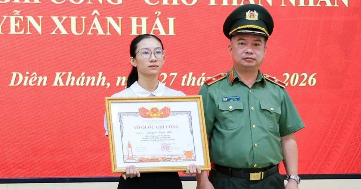 Lễ trao Bằng Tổ quốc ghi công cho gia đình Thiếu tá công an ngã xuống khi làm nhiệm vụ